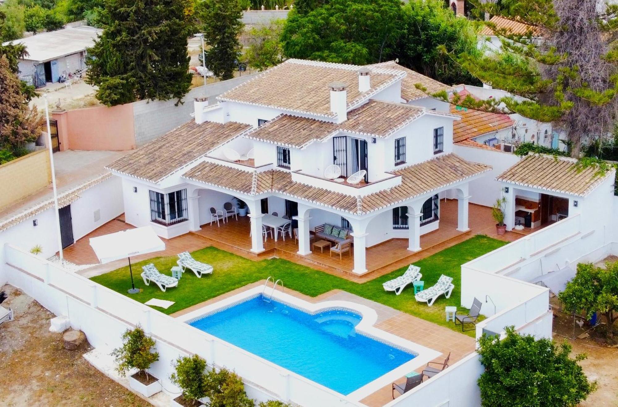 Evans Realty Av & Piscina & Bbq & Chill Out Villa